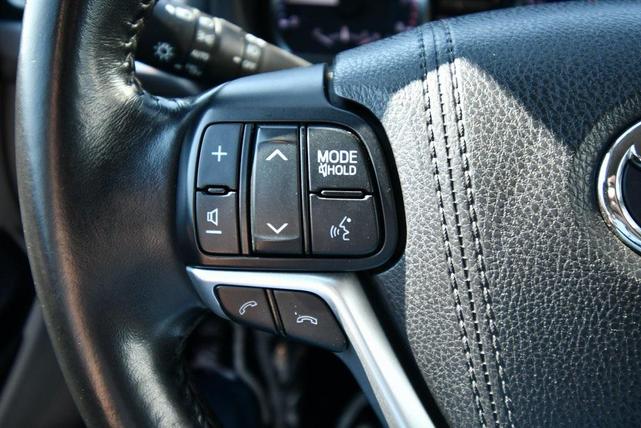 Photo of 2017 Blizzard Pearl Toyota Highlander