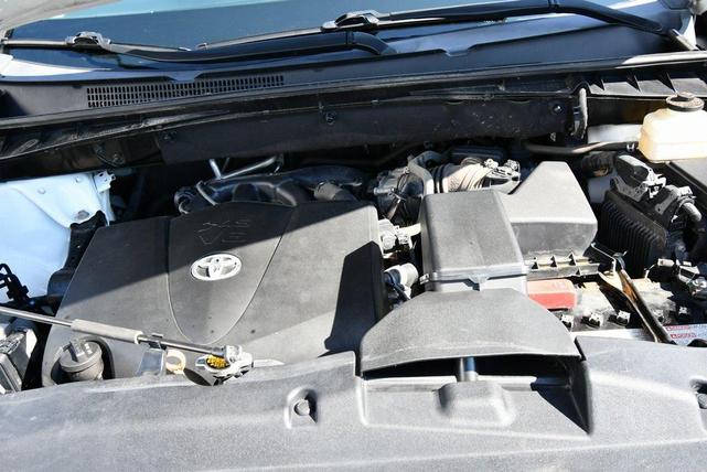 Photo of 2017 Blizzard Pearl Toyota Highlander
