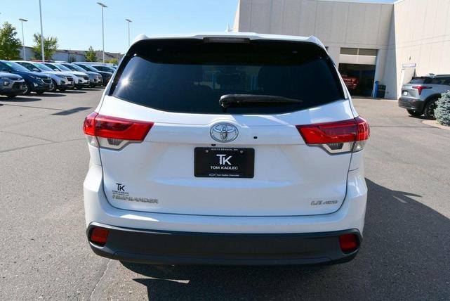 Photo of 2017 Blizzard Pearl Toyota Highlander