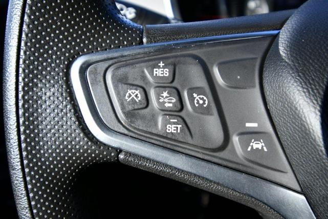 Photo of 2022 Silver Ice Metallic Chevrolet Equinox