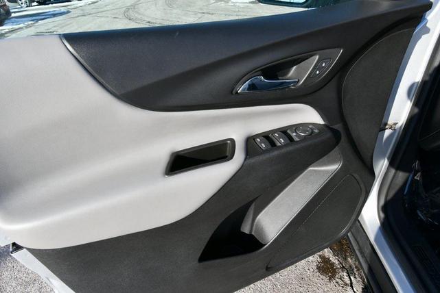 Photo of 2022 Silver Ice Metallic Chevrolet Equinox