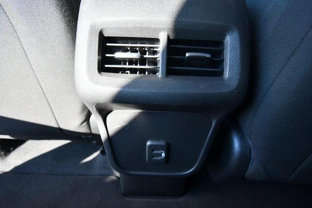 Photo of 2022 Silver Ice Metallic Chevrolet Equinox