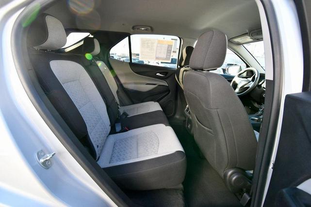 Photo of 2022 Silver Ice Metallic Chevrolet Equinox