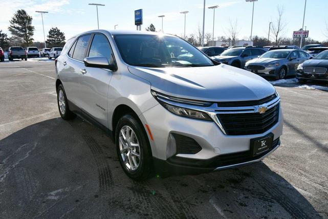 Photo of 2022 Silver Ice Metallic Chevrolet Equinox
