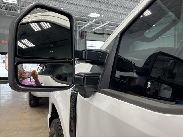 Photo of 2024 Oxford White Ford F-250