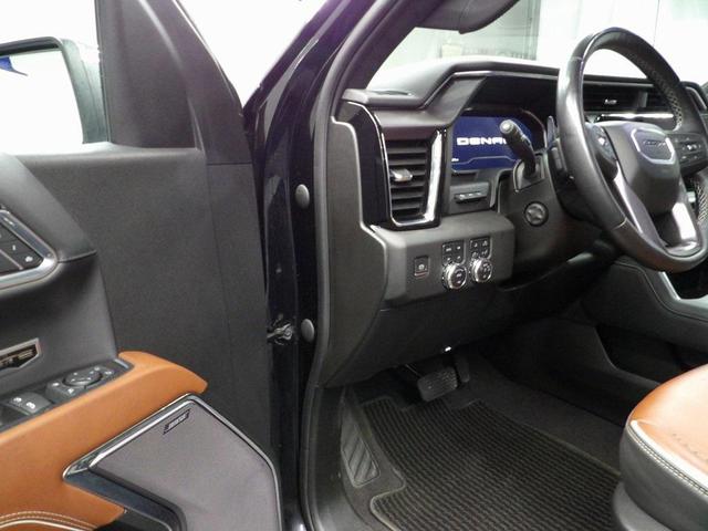 Photo of 2023 Onyx Black GMC Sierra 1500
