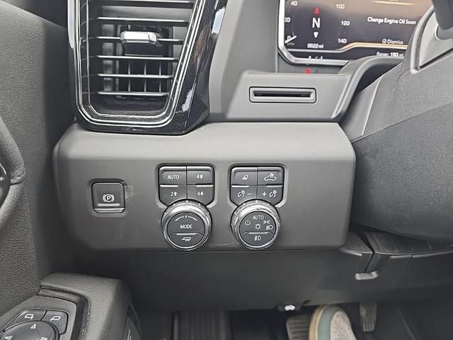 Photo of 2025 Summit White GMC Sierra 2500