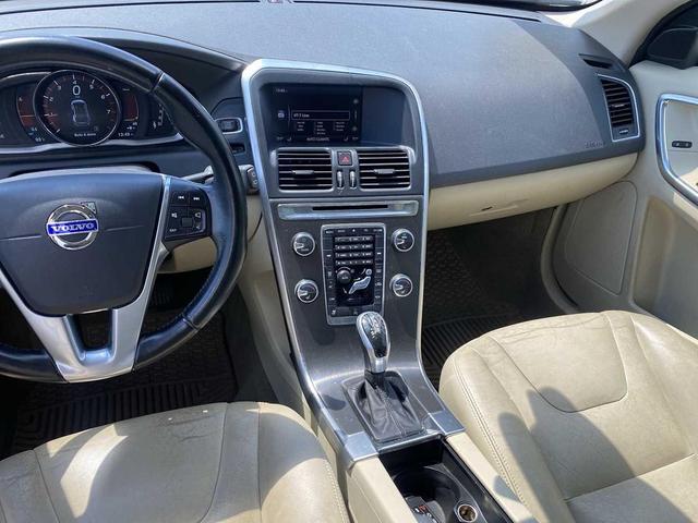 Photo of 2015 Savile Gray Metallic Volvo XC60