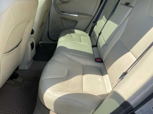 Photo of 2015 Savile Gray Metallic Volvo XC60
