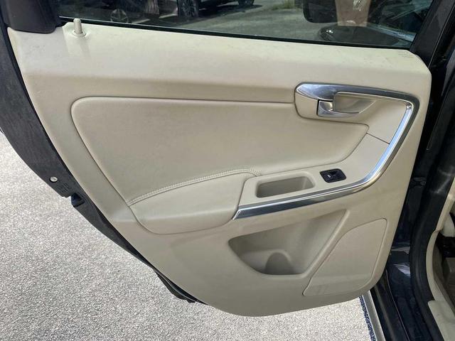 Photo of 2015 Savile Gray Metallic Volvo XC60