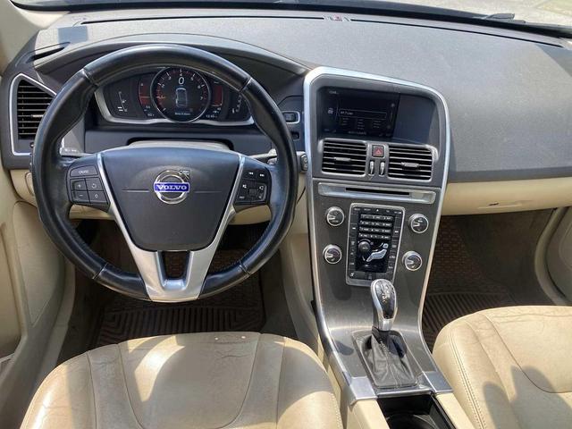 Photo of 2015 Savile Gray Metallic Volvo XC60