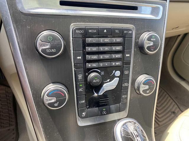 Photo of 2015 Savile Gray Metallic Volvo XC60