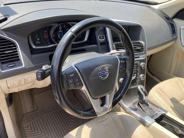 Photo of 2015 Savile Gray Metallic Volvo XC60