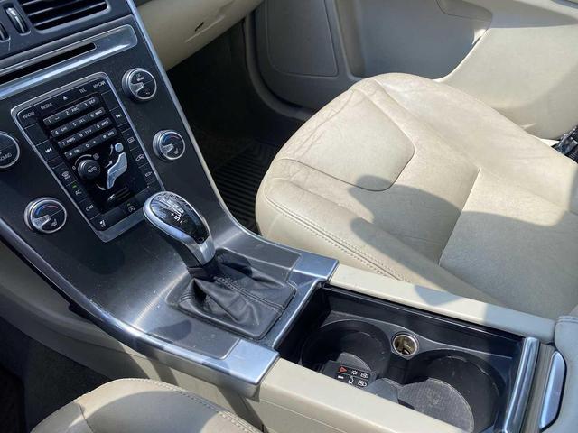 Photo of 2015 Savile Gray Metallic Volvo XC60