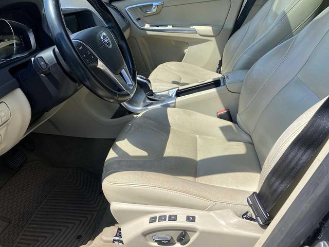 Photo of 2015 Savile Gray Metallic Volvo XC60