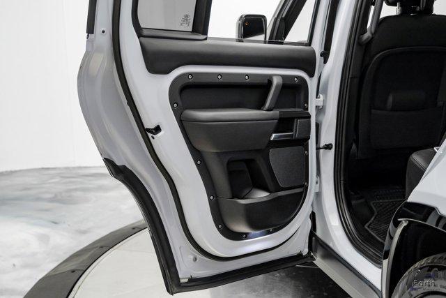 Photo of 2023 Yulong White Metallic Land Rover Defender
