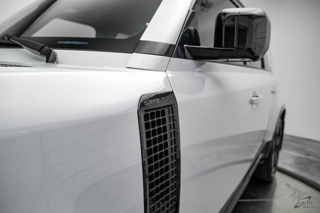 Photo of 2023 Yulong White Metallic Land Rover Defender