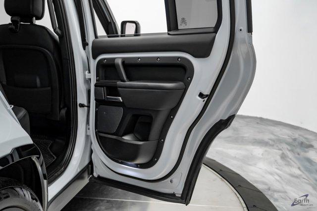 Photo of 2023 Yulong White Metallic Land Rover Defender