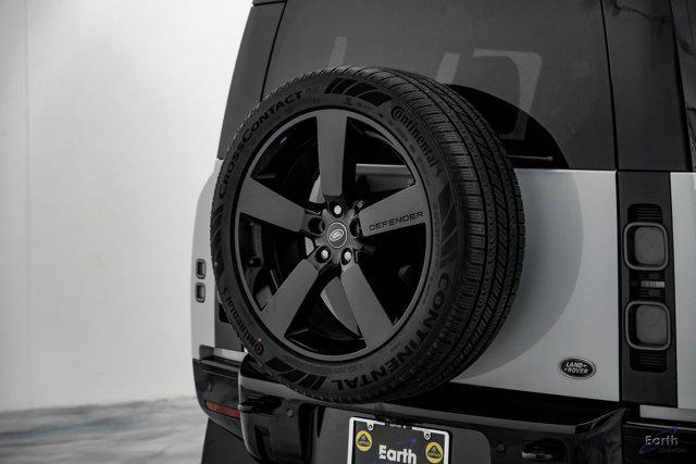 Photo of 2023 Yulong White Metallic Land Rover Defender