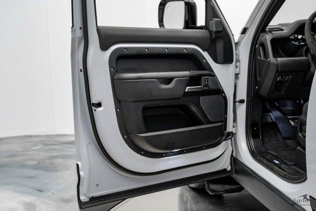 Photo of 2023 Yulong White Metallic Land Rover Defender