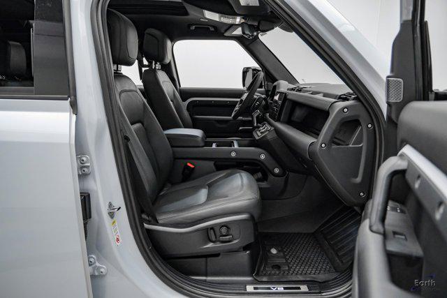 Photo of 2023 Yulong White Metallic Land Rover Defender