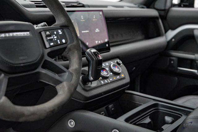 Photo of 2023 Yulong White Metallic Land Rover Defender