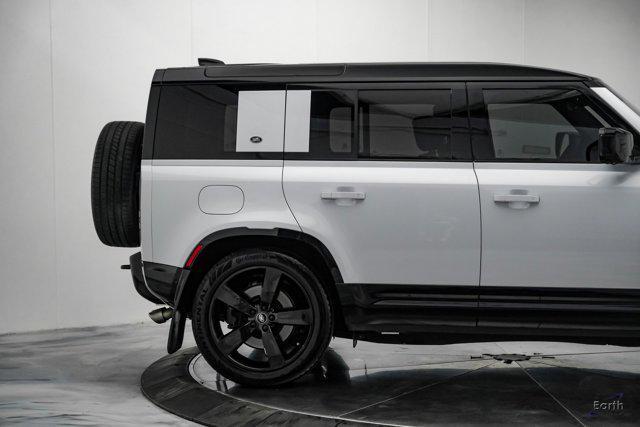 Photo of 2023 Yulong White Metallic Land Rover Defender