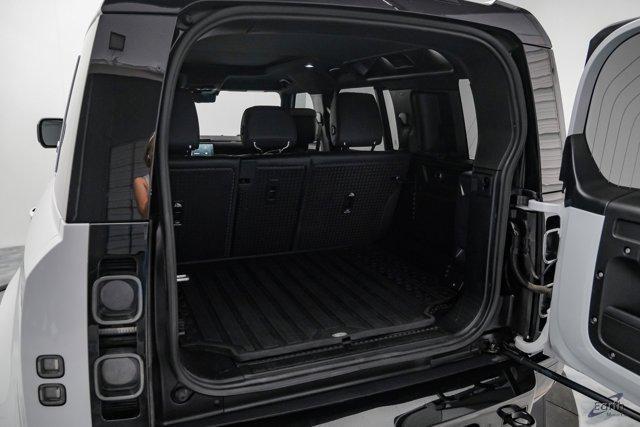 Photo of 2023 Yulong White Metallic Land Rover Defender