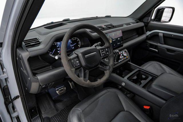 Photo of 2023 Yulong White Metallic Land Rover Defender