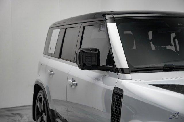 Photo of 2023 Yulong White Metallic Land Rover Defender