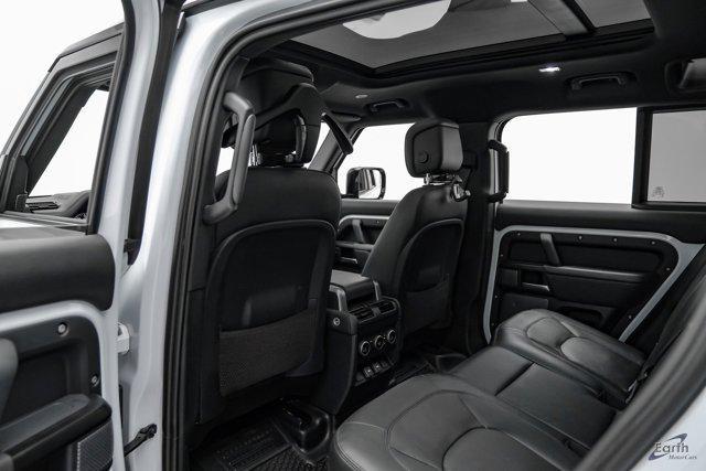 Photo of 2023 Yulong White Metallic Land Rover Defender