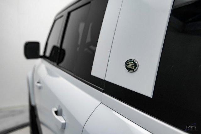 Photo of 2023 Yulong White Metallic Land Rover Defender