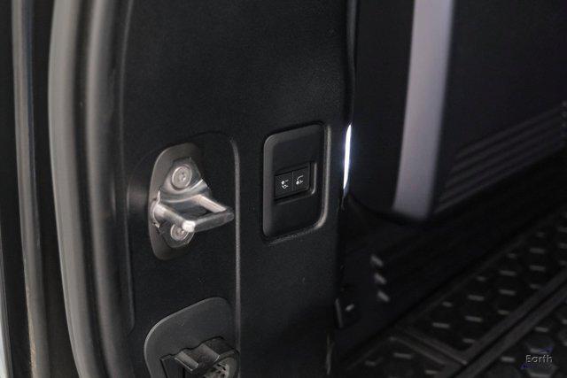 Photo of 2023 Yulong White Metallic Land Rover Defender