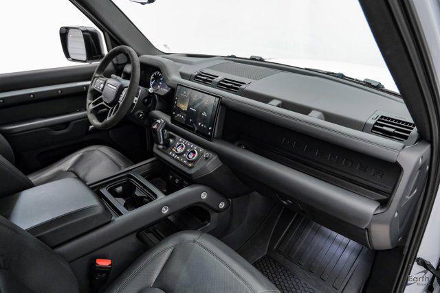 Photo of 2023 Yulong White Metallic Land Rover Defender