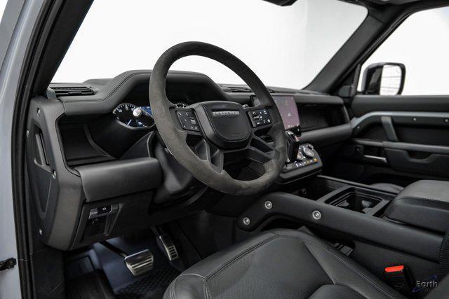 Photo of 2023 Yulong White Metallic Land Rover Defender