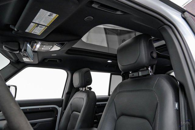 Photo of 2023 Yulong White Metallic Land Rover Defender
