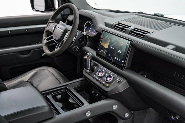 Photo of 2023 Yulong White Metallic Land Rover Defender