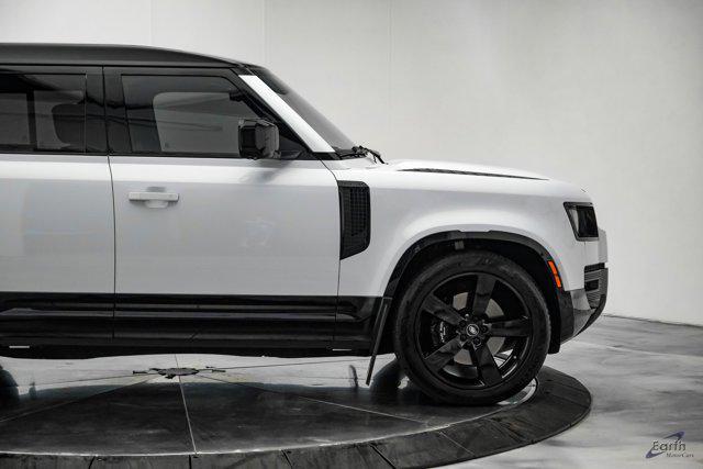 Photo of 2023 Yulong White Metallic Land Rover Defender