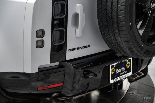 Photo of 2023 Yulong White Metallic Land Rover Defender