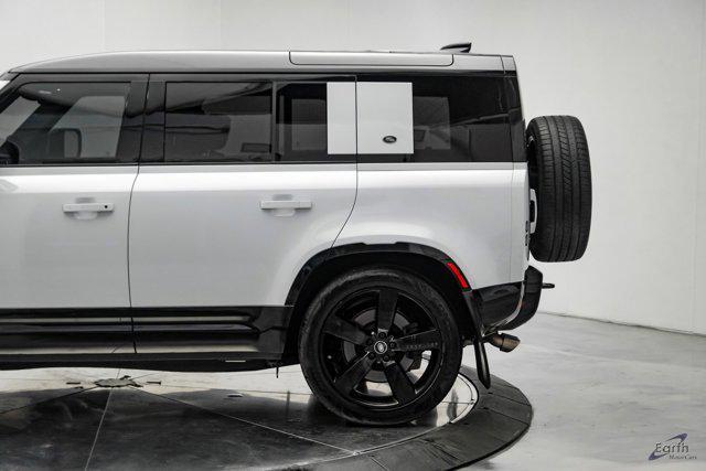 Photo of 2023 Yulong White Metallic Land Rover Defender