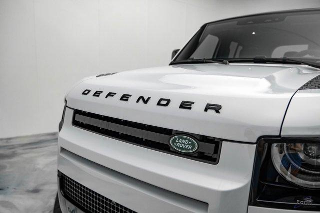 Photo of 2023 Yulong White Metallic Land Rover Defender