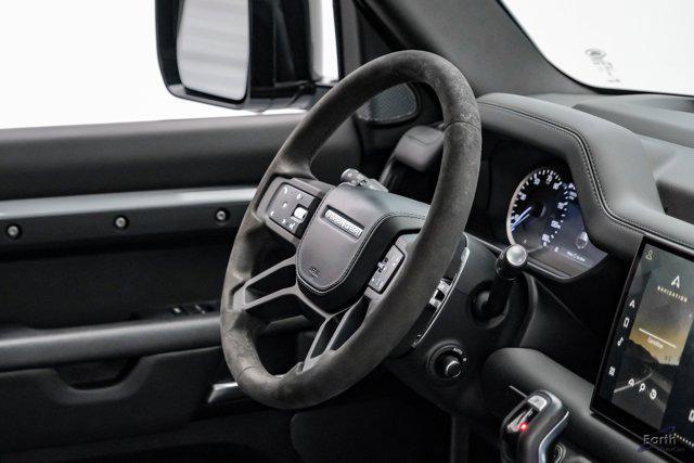 Photo of 2023 Yulong White Metallic Land Rover Defender