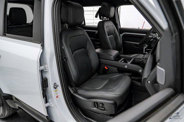 Photo of 2023 Yulong White Metallic Land Rover Defender