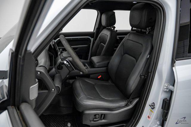 Photo of 2023 Yulong White Metallic Land Rover Defender