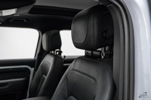 Photo of 2023 Yulong White Metallic Land Rover Defender