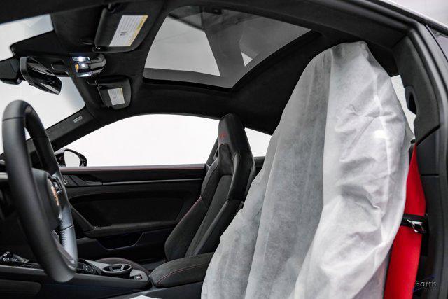Photo of 2025 White Porsche 911