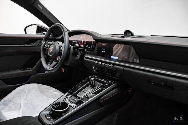Photo of 2025 White Porsche 911