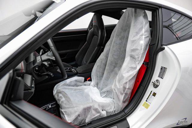 Photo of 2025 White Porsche 911