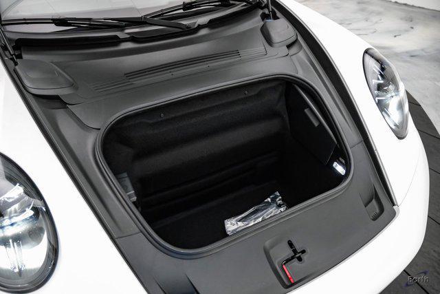 Photo of 2025 White Porsche 911