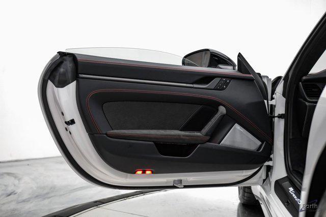 Photo of 2025 White Porsche 911